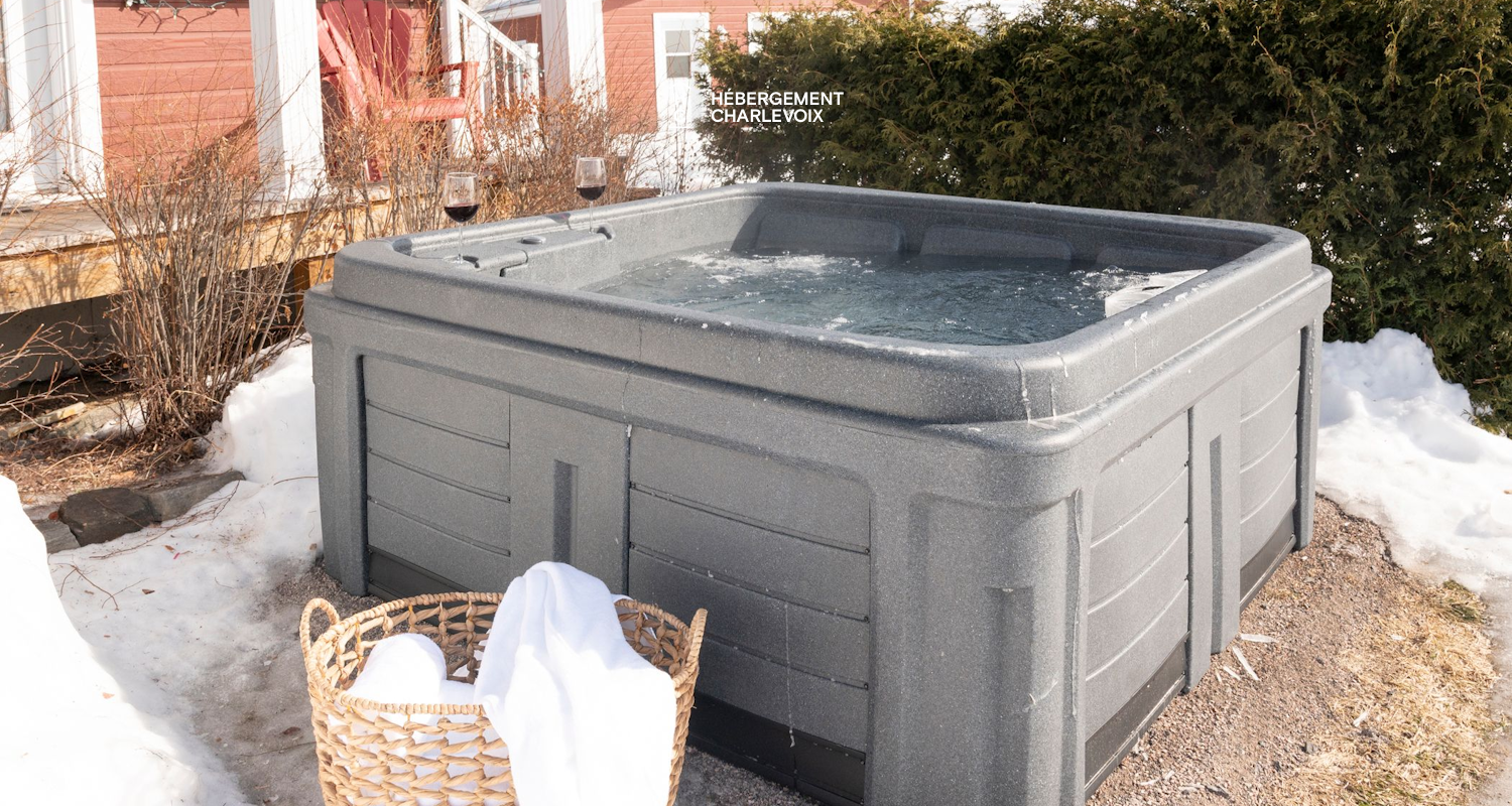 MAR-17 - Roof terrace with river view.